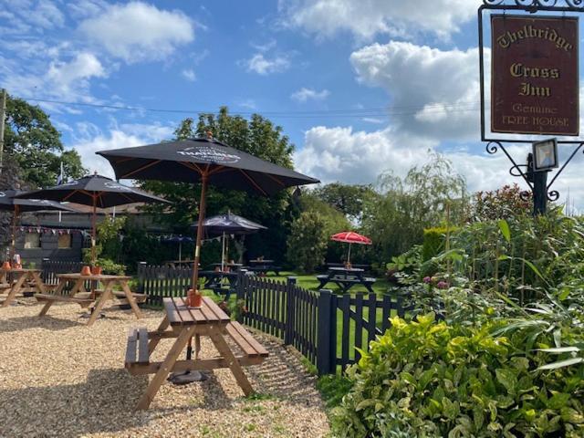 קרדיטון The Thelbridge Cross Inn מראה חיצוני תמונה
