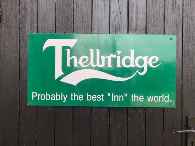 קרדיטון The Thelbridge Cross Inn מראה חיצוני תמונה