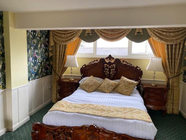 קרדיטון The Thelbridge Cross Inn מראה חיצוני תמונה