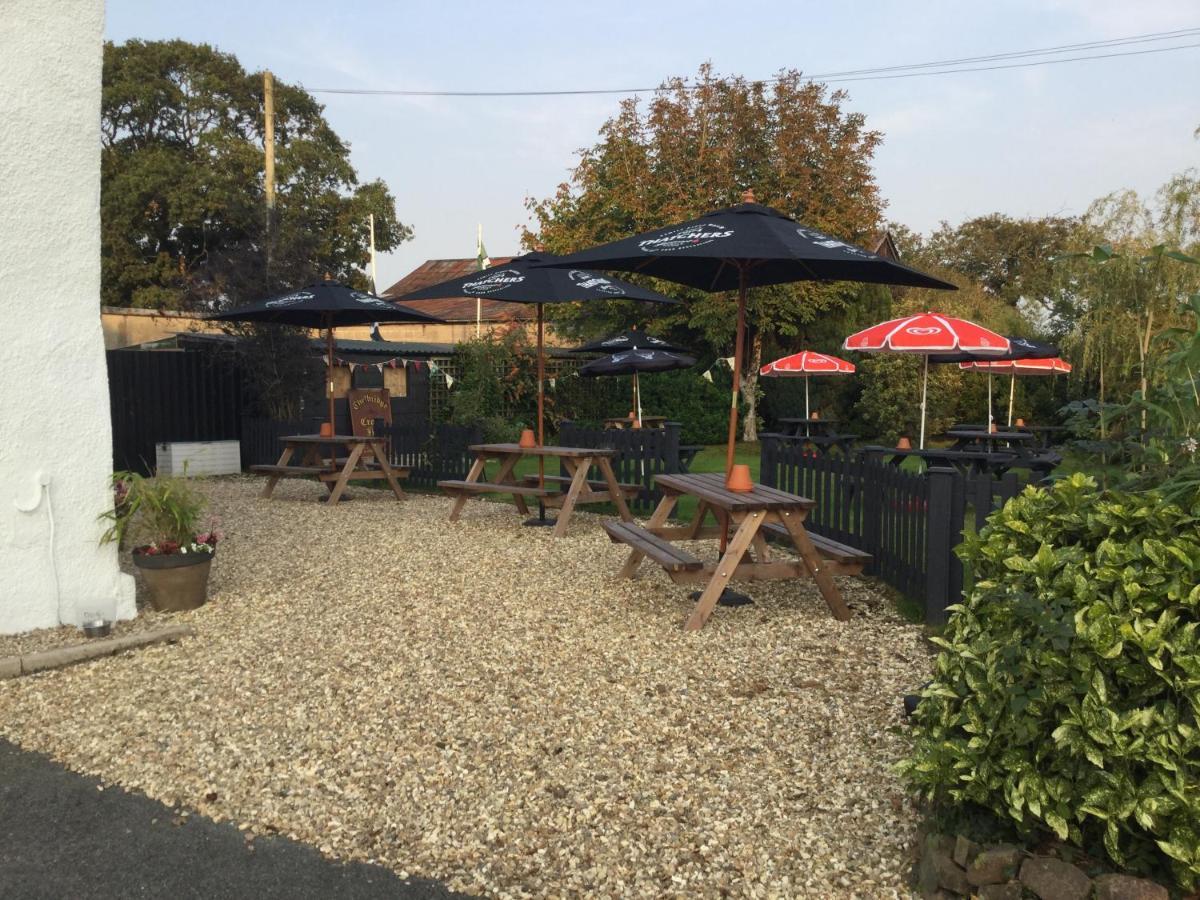 קרדיטון The Thelbridge Cross Inn מראה חיצוני תמונה