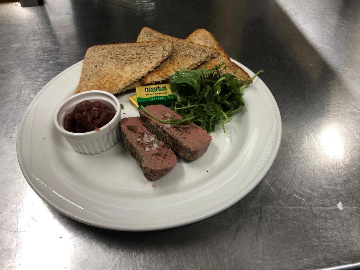 קרדיטון The Thelbridge Cross Inn מראה חיצוני תמונה