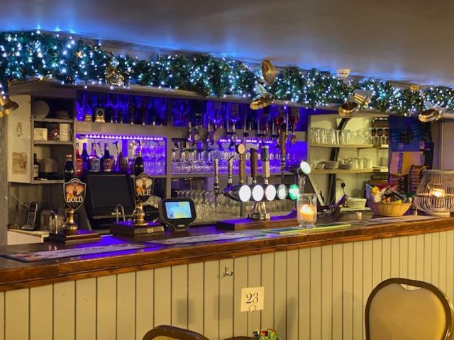קרדיטון The Thelbridge Cross Inn מראה חיצוני תמונה