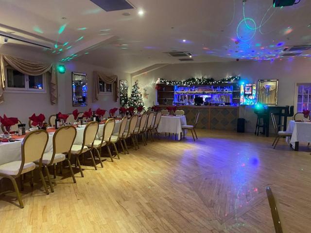 קרדיטון The Thelbridge Cross Inn מראה חיצוני תמונה