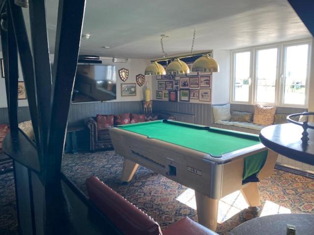 קרדיטון The Thelbridge Cross Inn מראה חיצוני תמונה